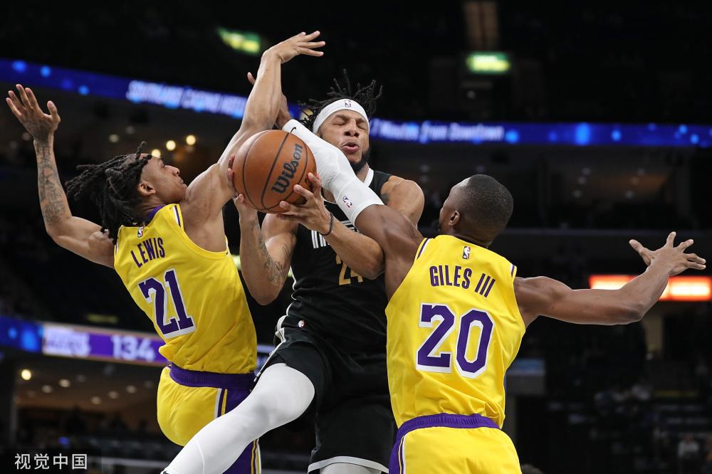 眼花缭乱的 眼花缭乱的